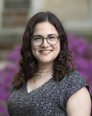 Headshot of Elizabeth Gelman